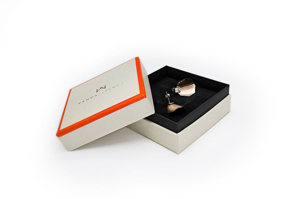 Háromrészes, levehető fedeles doboz nyakelemmel - FV2